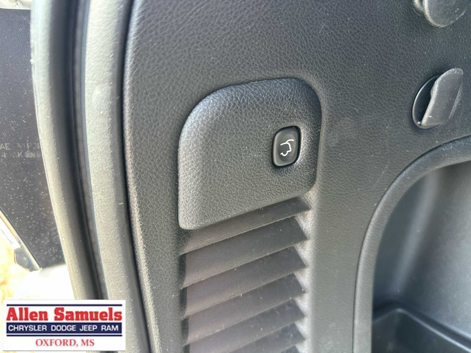 Used 2022 Bright White Clearcoat Jeep Limited image 38