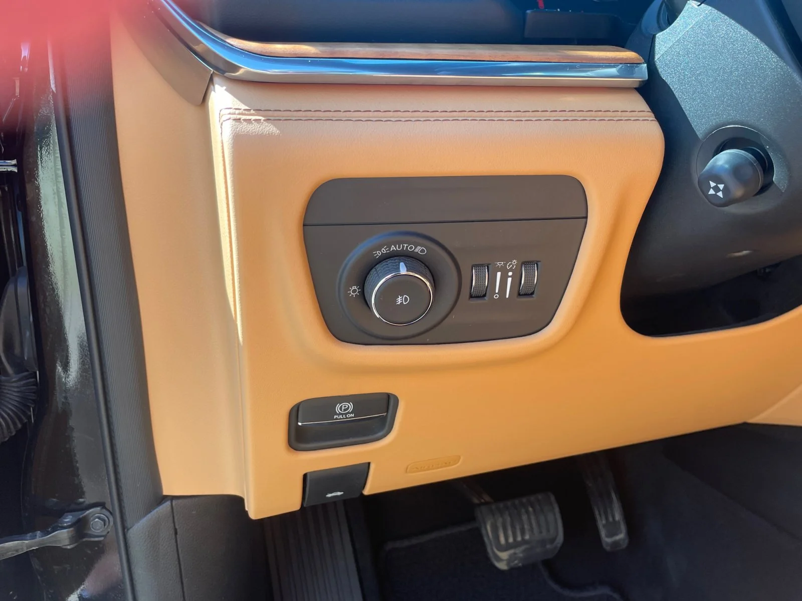 Used 2024 Diamond Black Crystal Pearl Jeep SUMMIT image 15