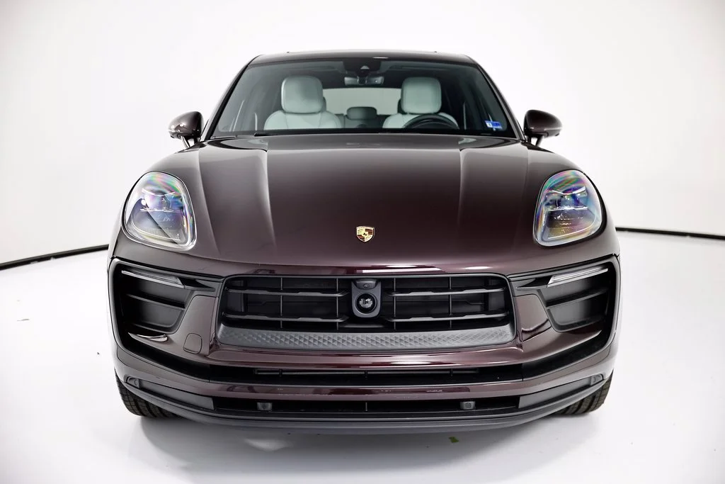 2026 Porsche Macan T - Photo 8