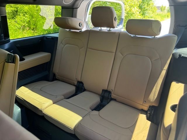New 2026 Fuji White LAND ROVER X-Dynamic SE image 16