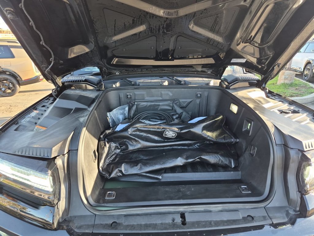 Used 2025 Void Black GMC 2X image 31