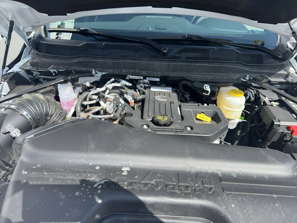 New 2026 Bright White Clear-Coat Exterior Paint RAM Laramie image 36