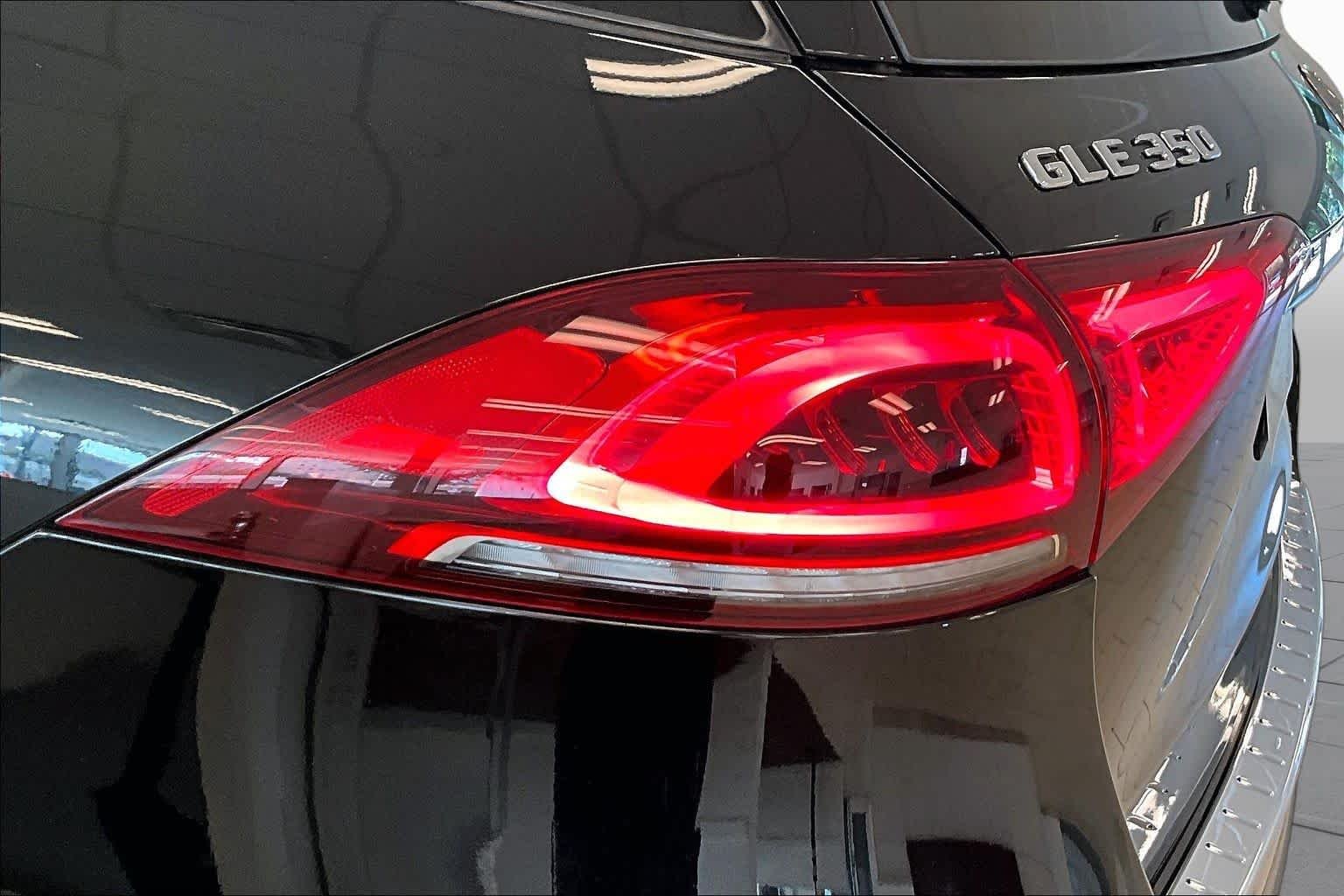 Used 2022 Obsidian Black Metallic Mercedes-Benz GLE 350 image 25
