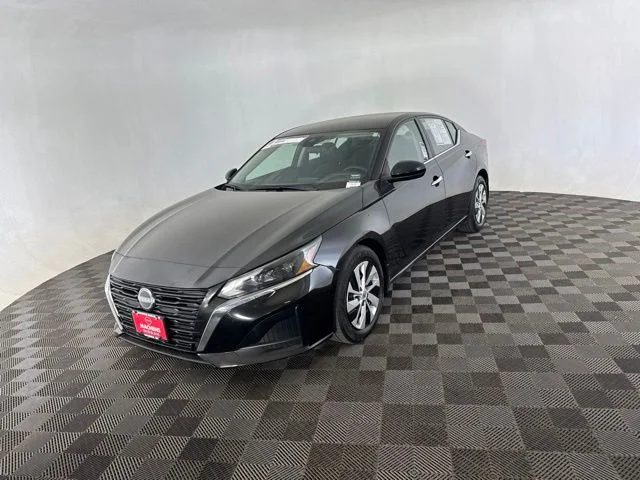 Used 2023 Black Nissan 2.5 S image 3