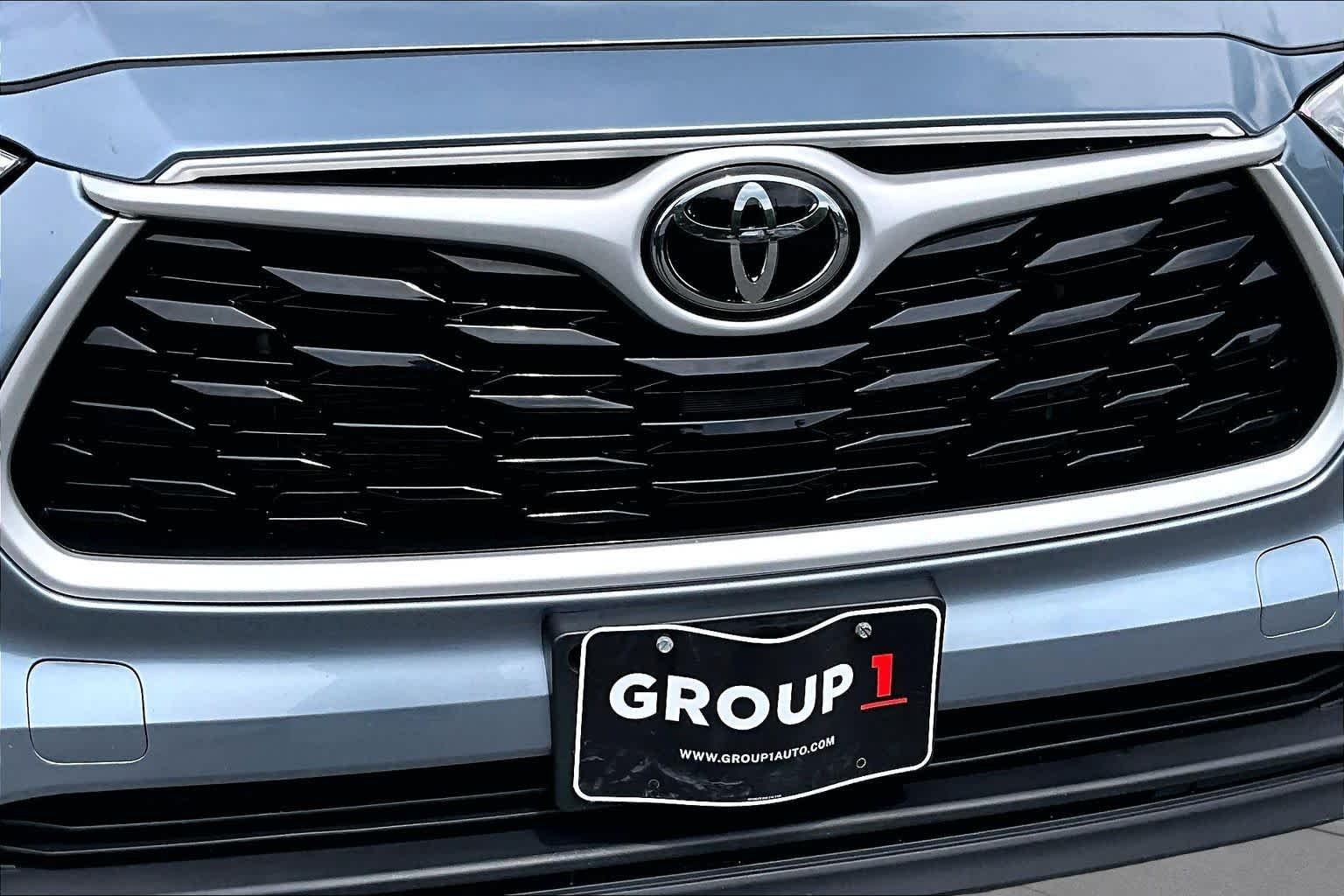 Used 2024 Moon Dust Toyota XLE image 30