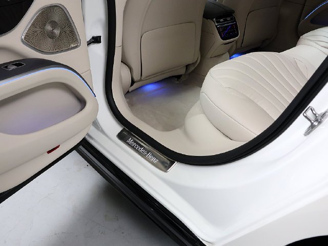 Certified Used 2023 MANUFAKTUR Diamond White Metallic Mercedes-Benz 580 image 33