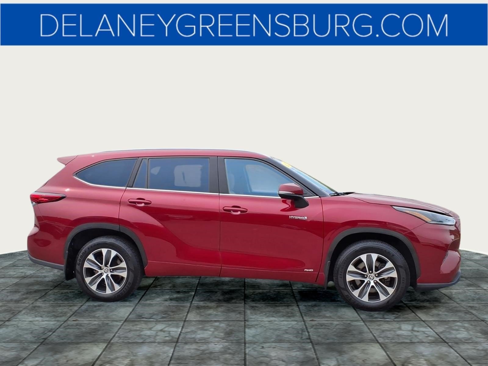 Used 2021 Ruby Flare Pearl Toyota XLE image 2