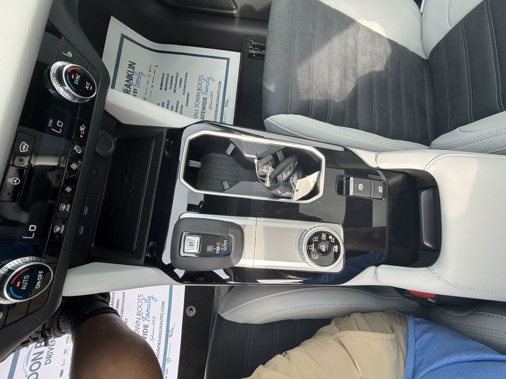 New 2026 White Mitsubishi SE image 20