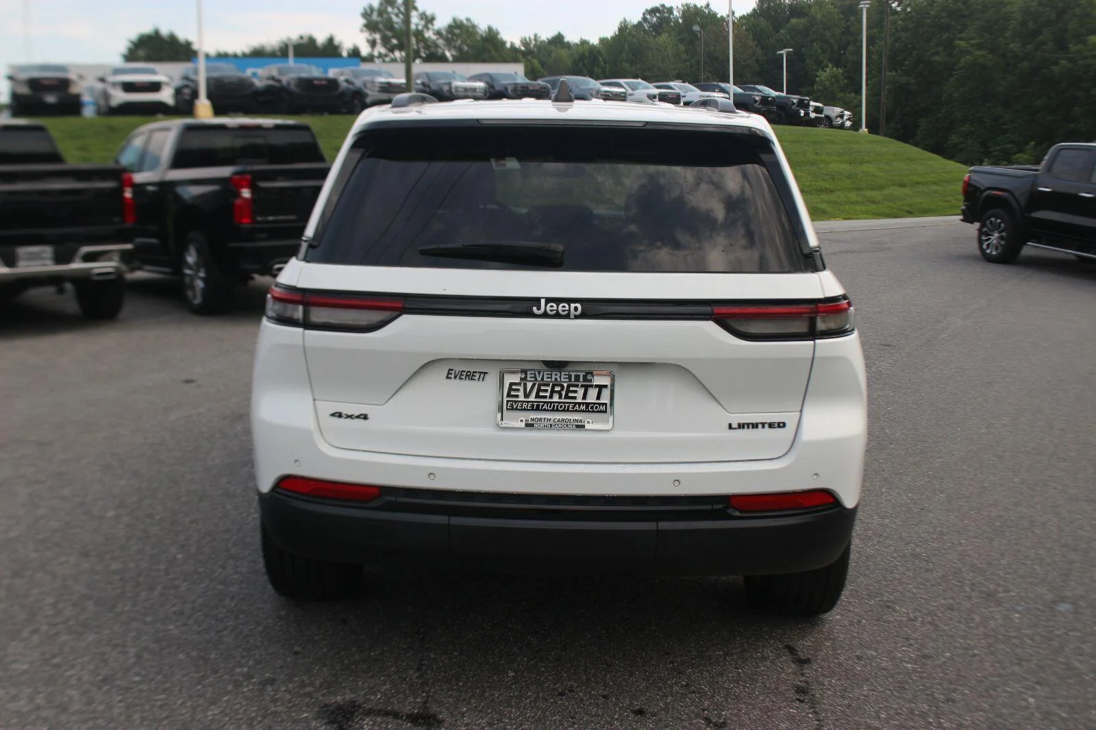 Used 2024 White Jeep Limited image 7