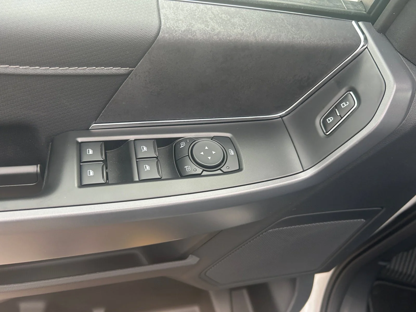 New 2026 Oxford White Ford XLT image 17