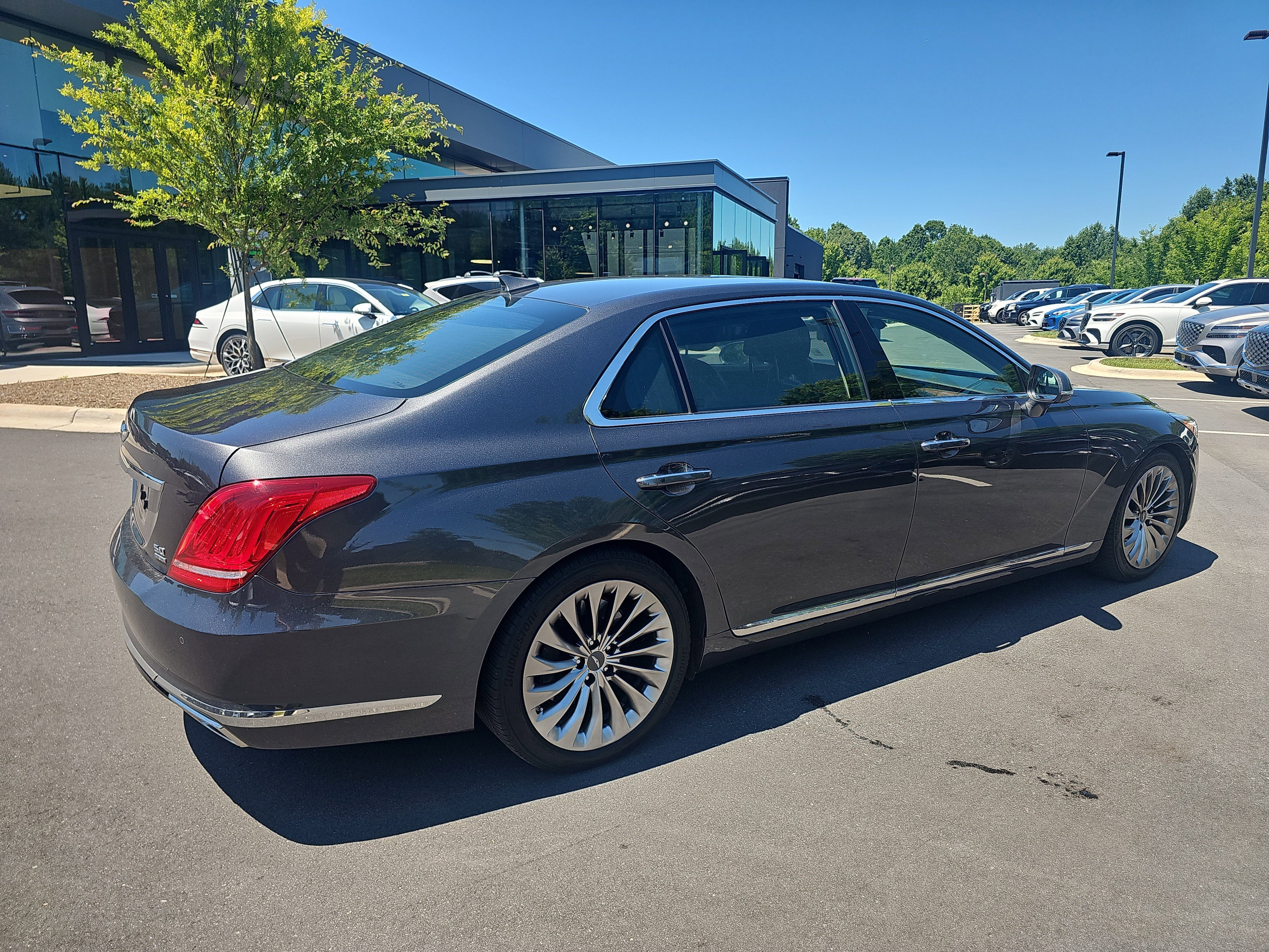 Used 2018 Gray Genesis 5.0L Ultimate image 5