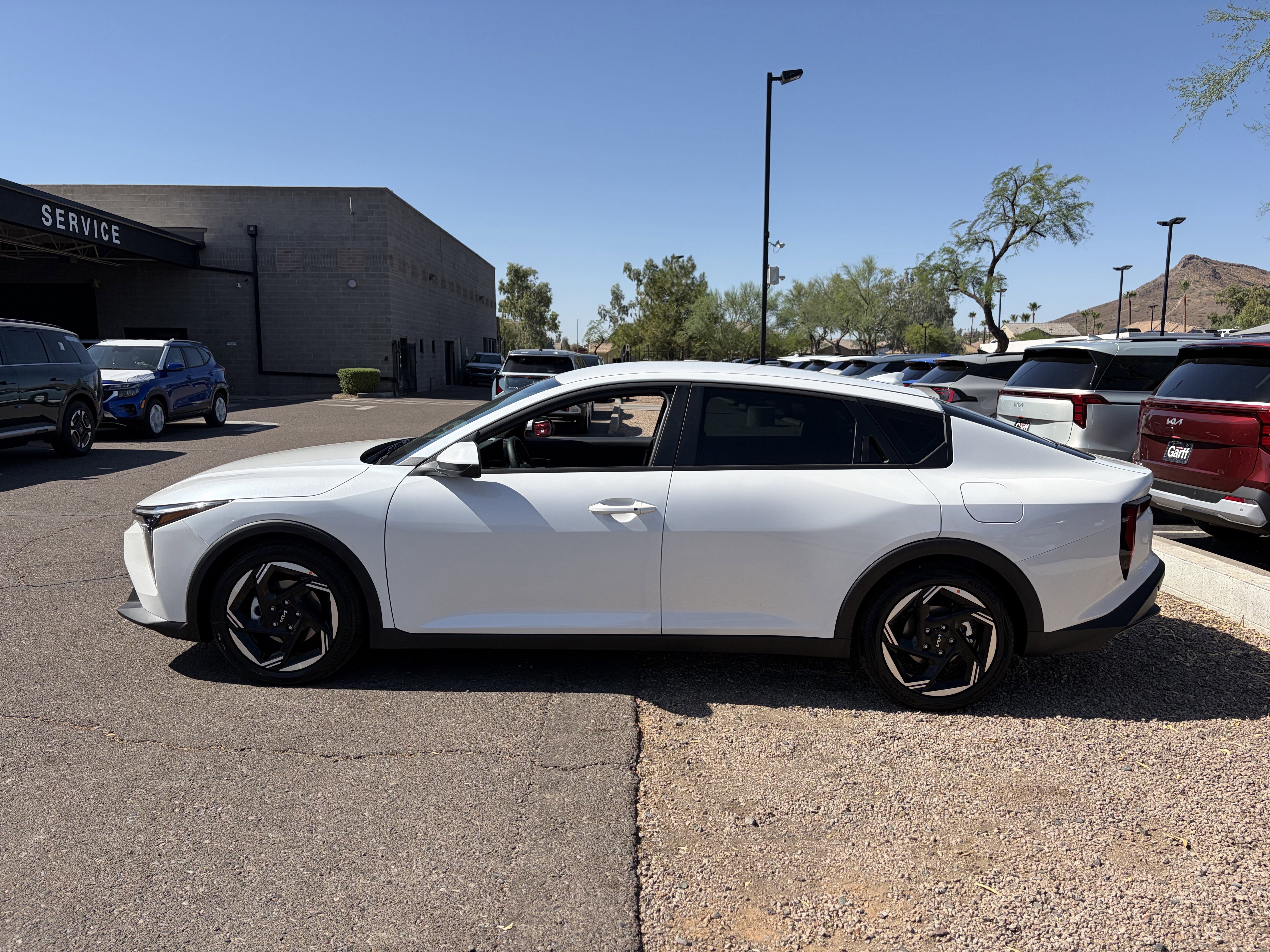 New 2026 Snow White Pearl Kia EX image 5
