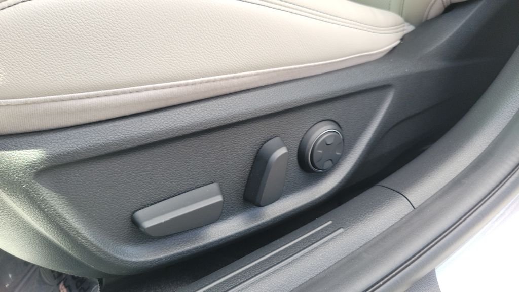 2023 GENESIS G70 Standard - Photo 15