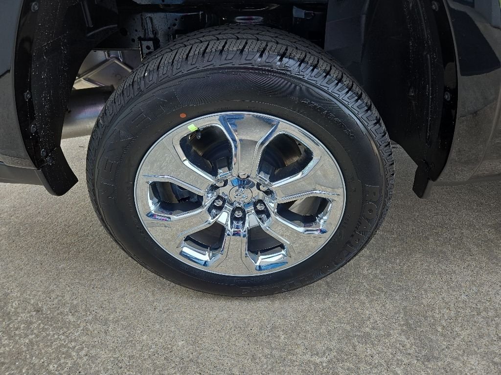 New 2026 Diamond Black Crystal Pearl-Coat Exterior Paint RAM Big Horn/Lone Star image 30