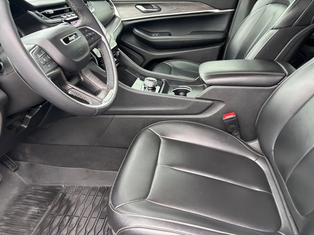 Used 2024 Black Jeep Limited image 9