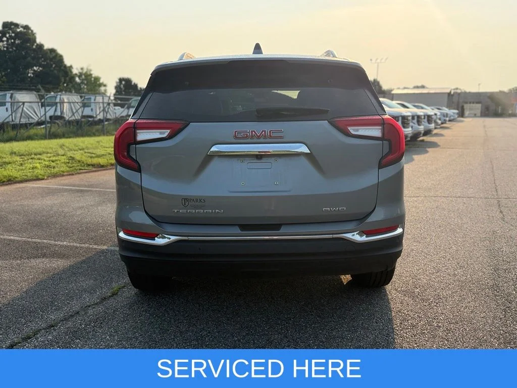 Used 2023 Silver GMC SLT image 5