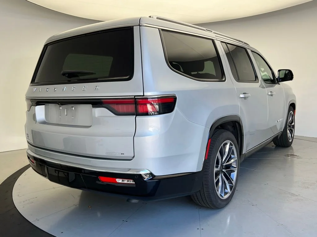 Used 2023 Silver Jeep Series III image 3