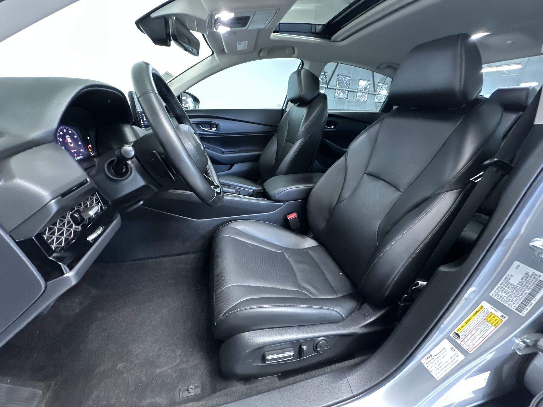 Used 2024 Solar Silver Metallic Honda EX-L image 12