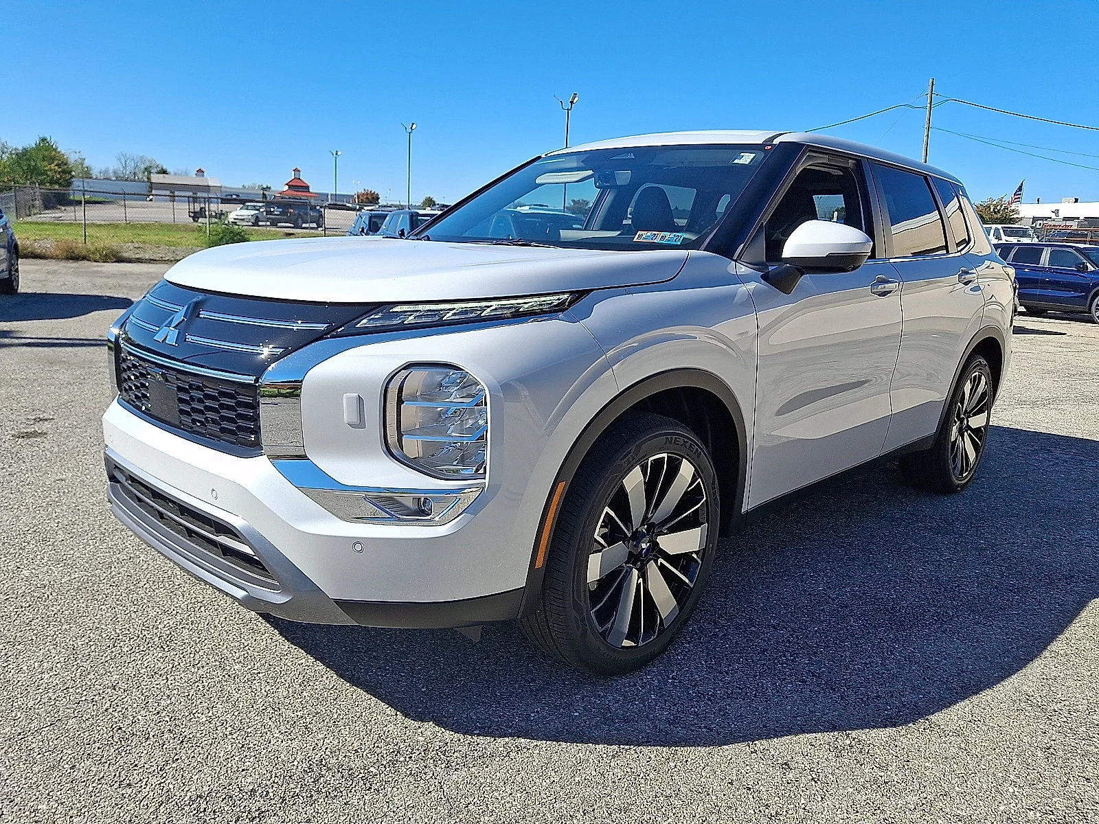 New 2026 White Mitsubishi SE image 4