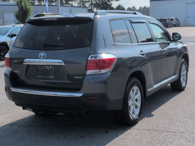 Used 2013 Gray Toyota SE image 3