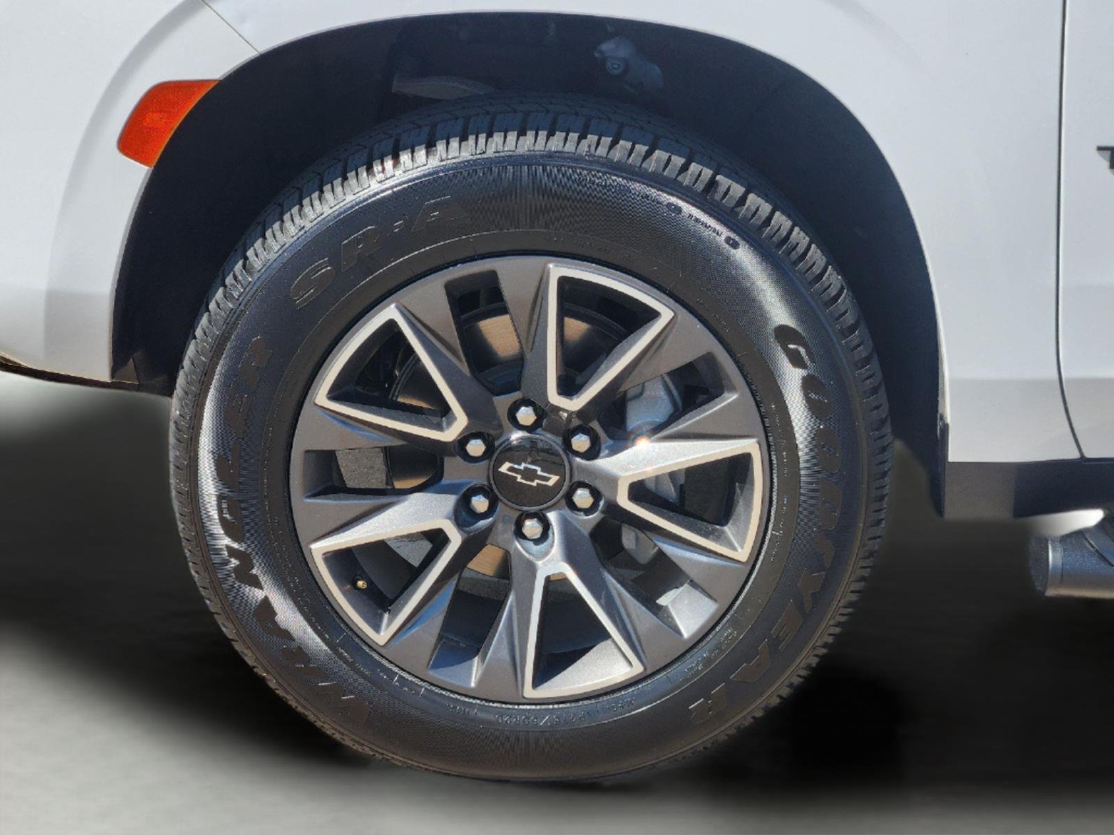 Used 2023 Summit White Chevrolet Z71 image 9