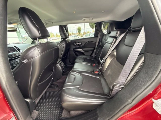 Used 2019 Velvet Red Pearlcoat Jeep Latitude Plus image 15