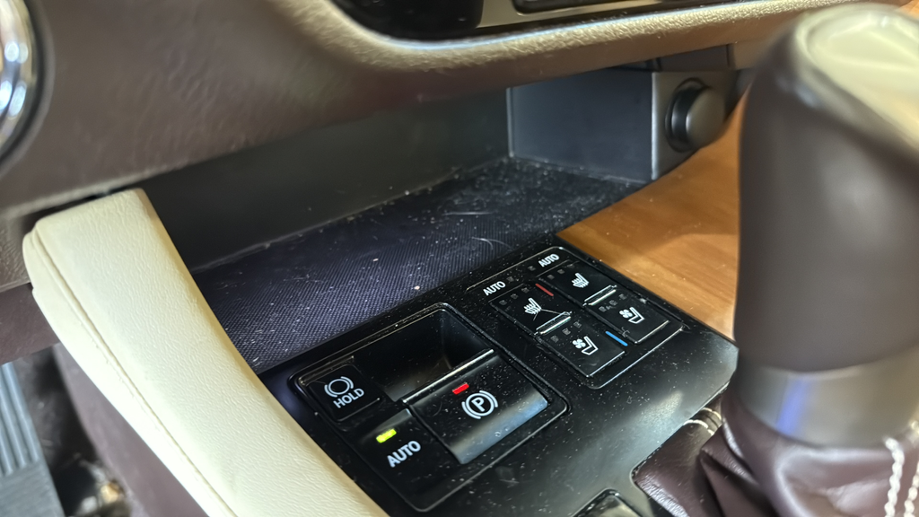 Used 2019 White Lexus 350 image 28
