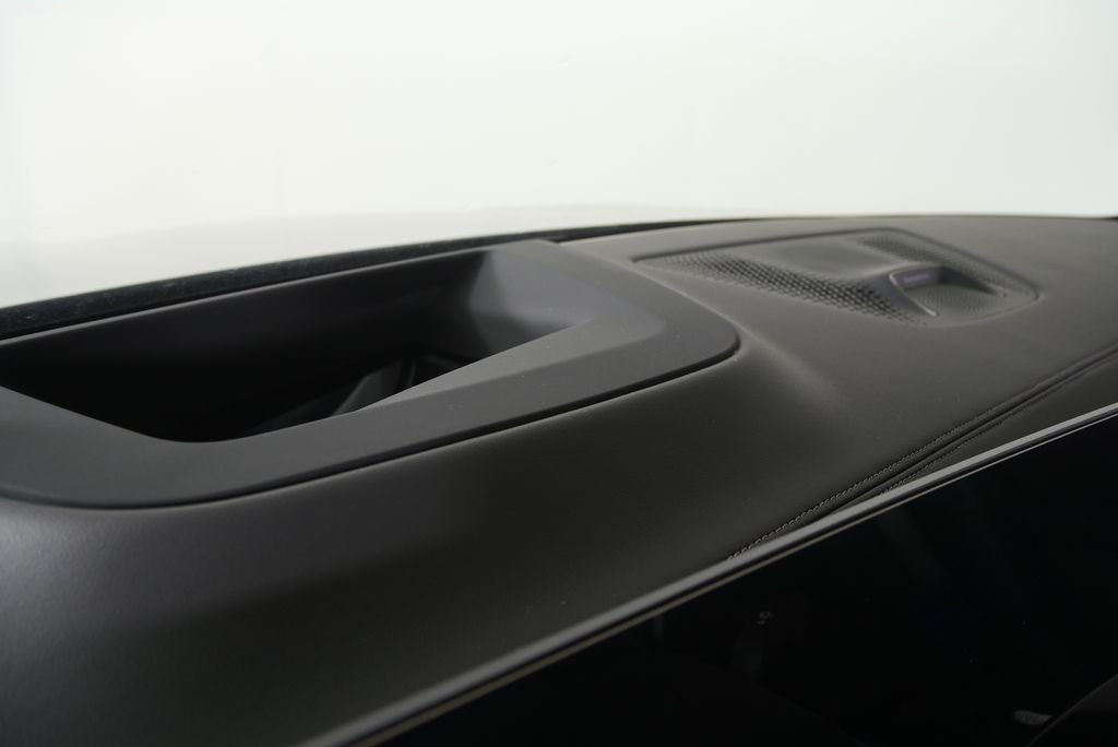 New 2026 Black Sapphire Metallic BMW M60i image 18