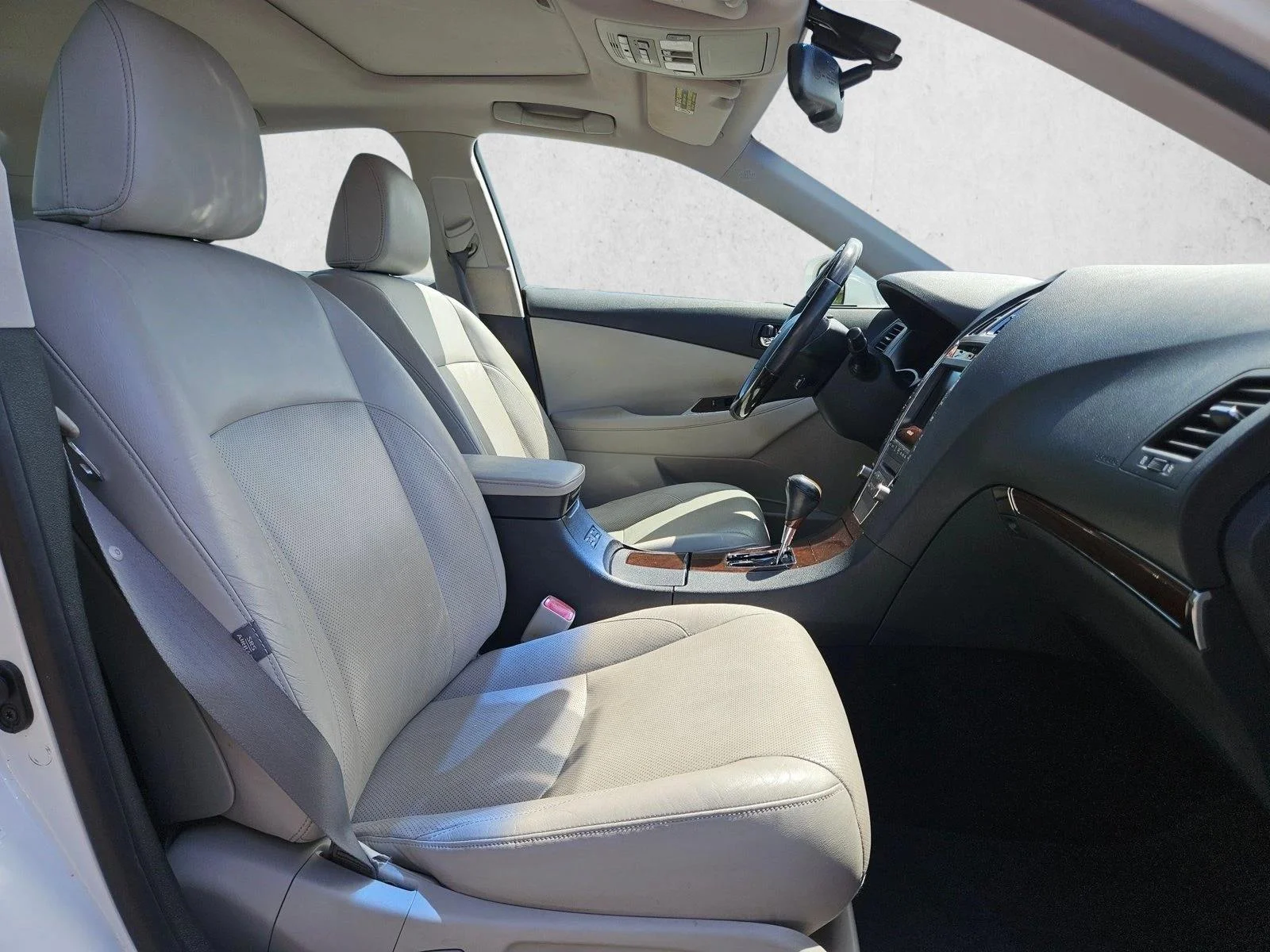 Used 2010 Starfire Pearl Lexus  image 22