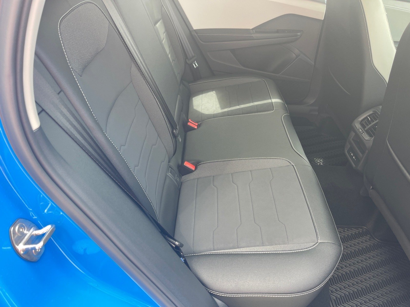 New 2026 Cornflower Blue Volkswagen SE image 16