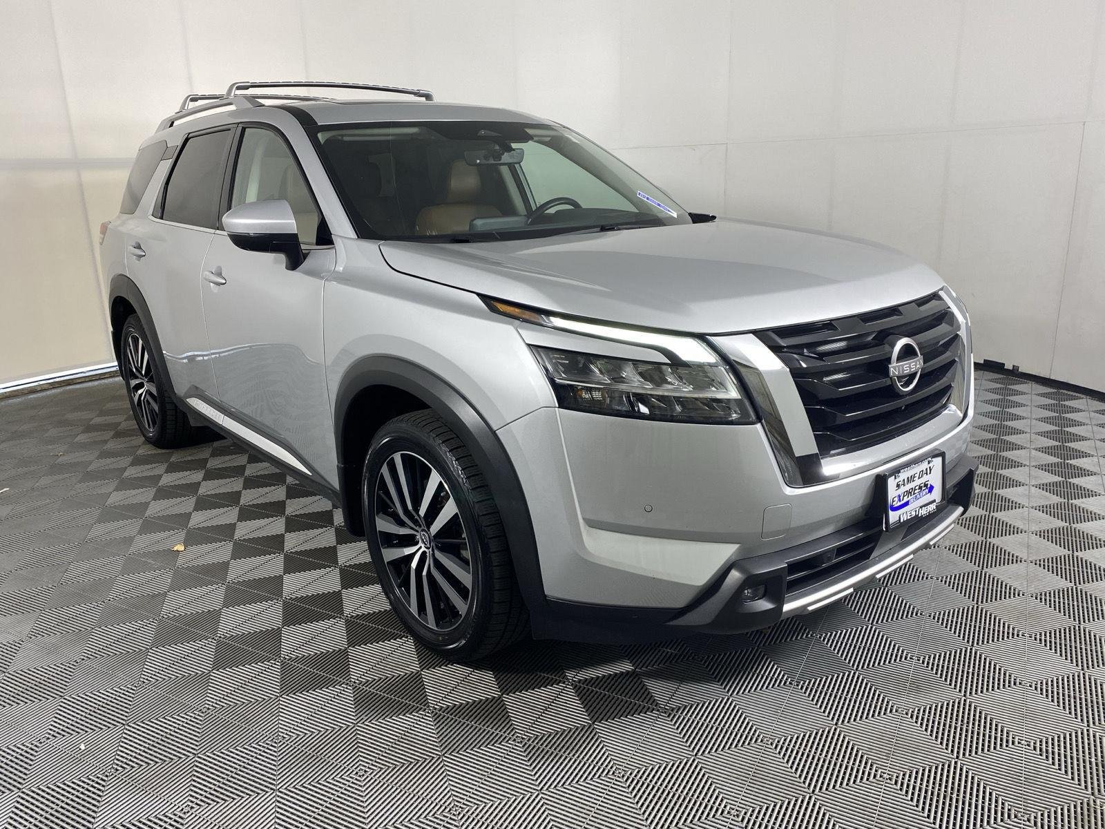 Used 2023 Brilliant Silver Metallic Nissan Platinum image 11