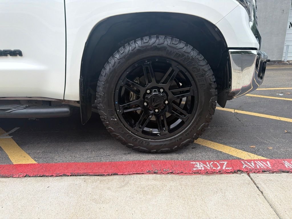 Used 2021 White Toyota SR5 image 9