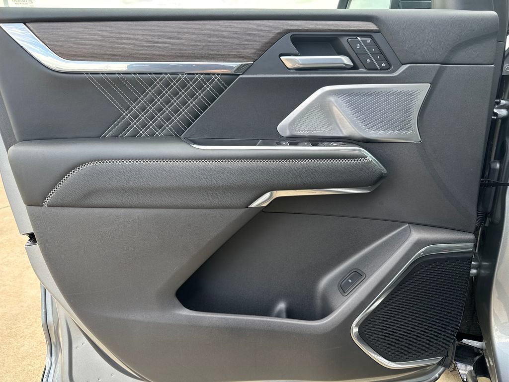 2025 GMC Acadia Denali - Photo 15