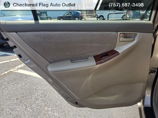 Used 2005 Desert Sand Mica Toyota LE image 26