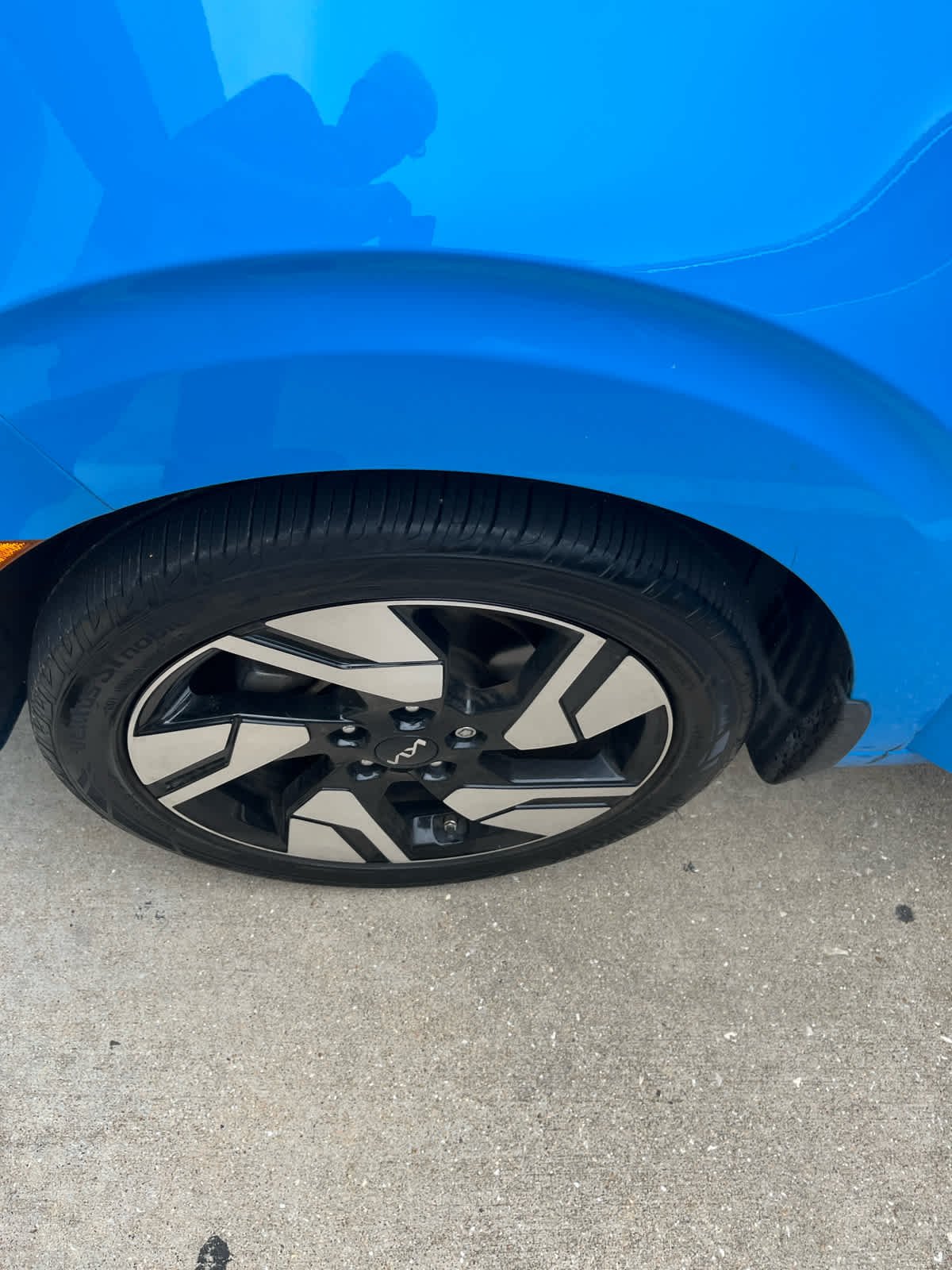 Used 2024 Surf Blue w/Black Roof Kia GT-Line image 2