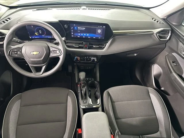Used 2025 Summit White Chevrolet LT image 21