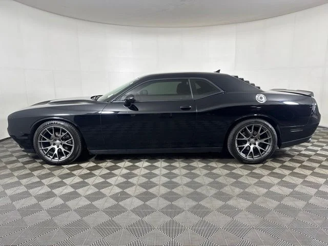 Used 2020 Pitch Black Clearcoat Dodge SXT image 7