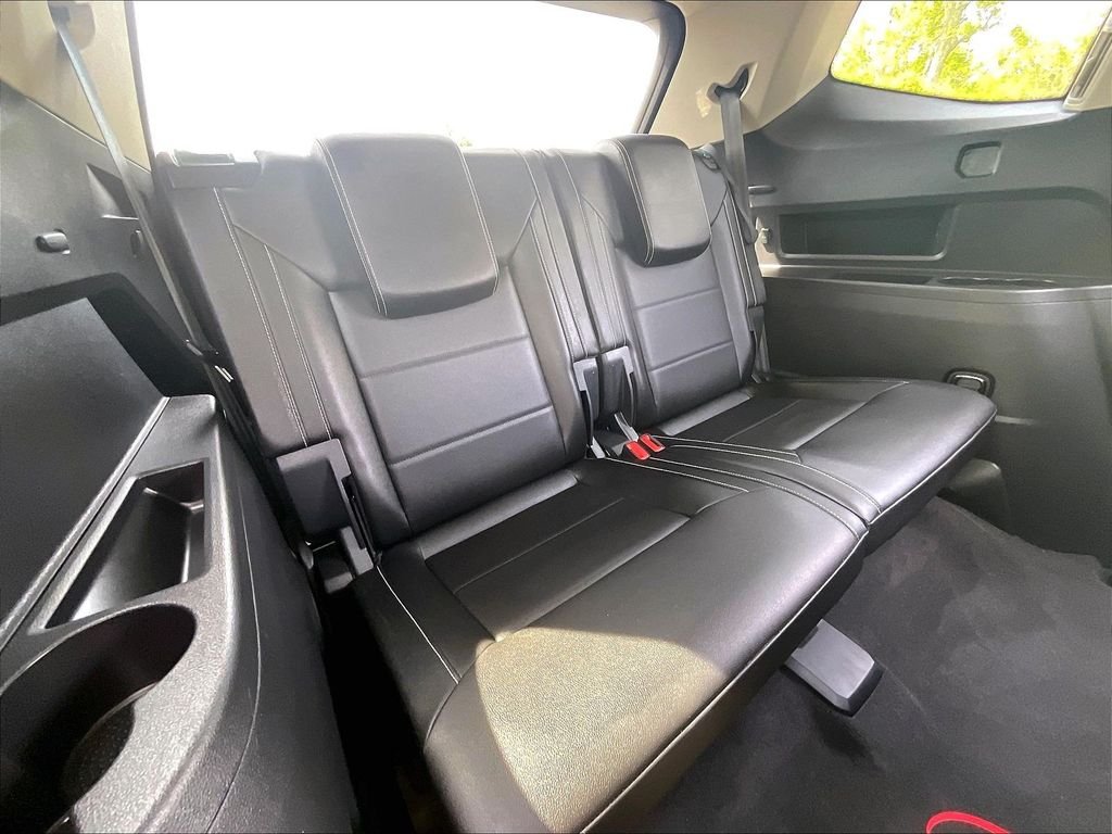 Used 2023 Black Volkswagen 3.6L V6 SE w/Technology image 16