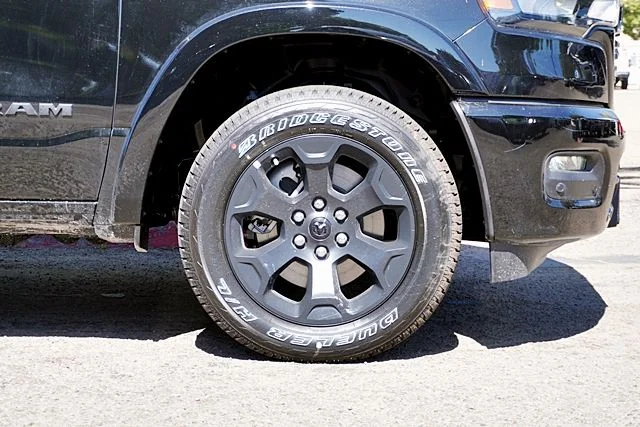 New 2026 Diamond Black Crystal Pearl-Coat Exterior Paint RAM Big Horn/Lone Star image 8
