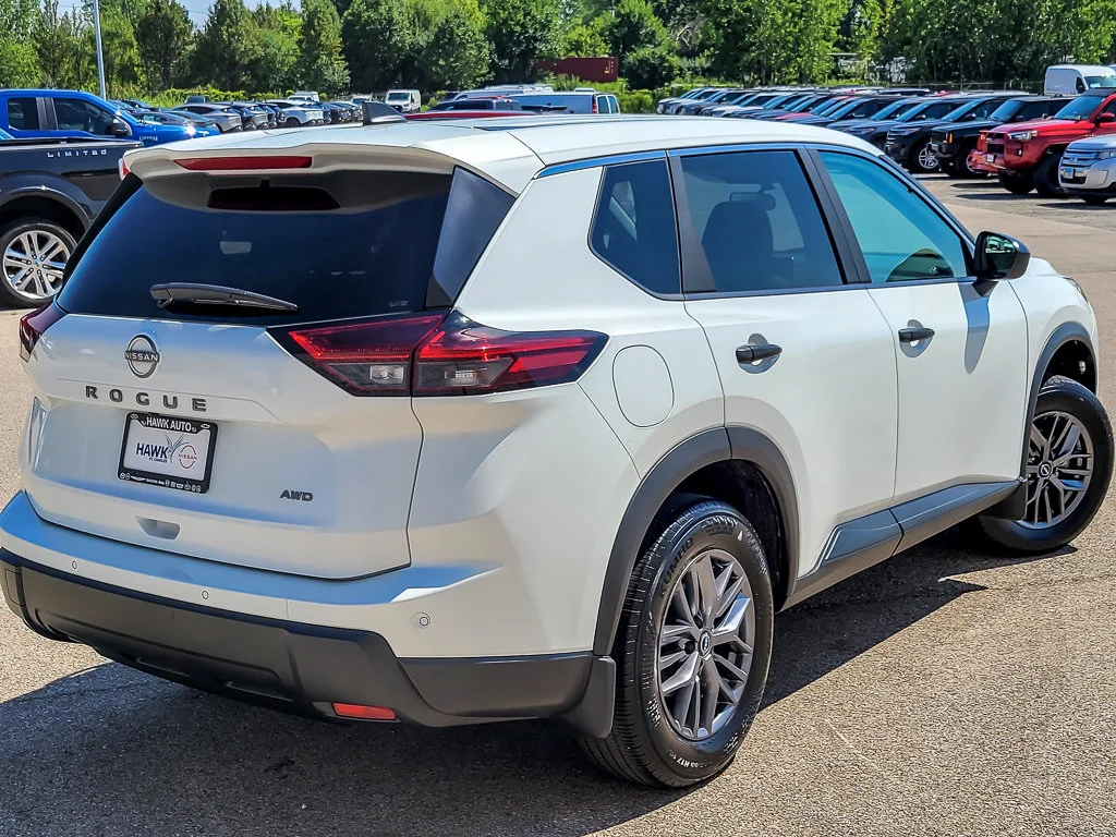 Used 2024 Everest White Pearl Nissan S image 7