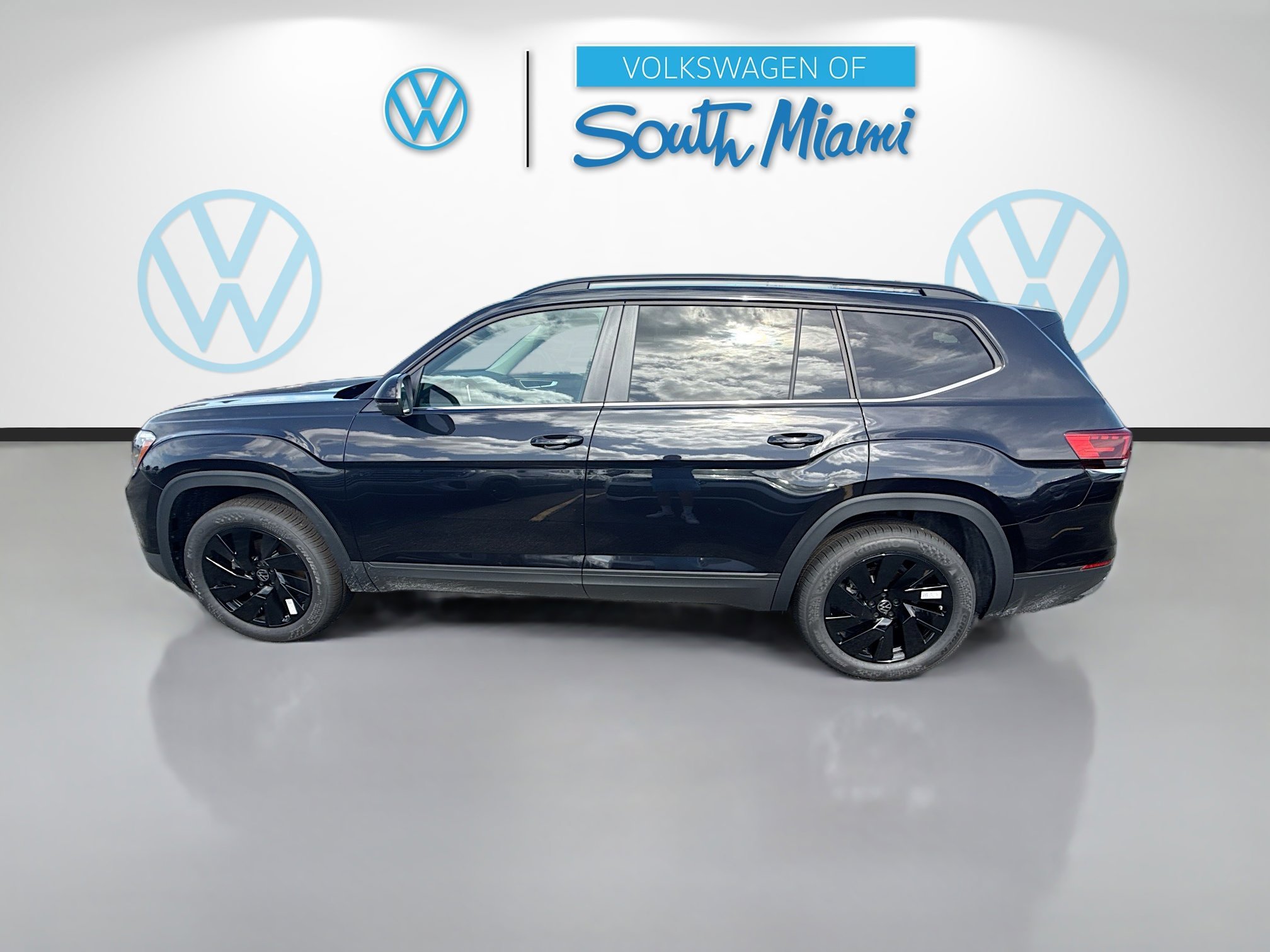 New 2026 Black Volkswagen 2.0T SE w/Technology image 4