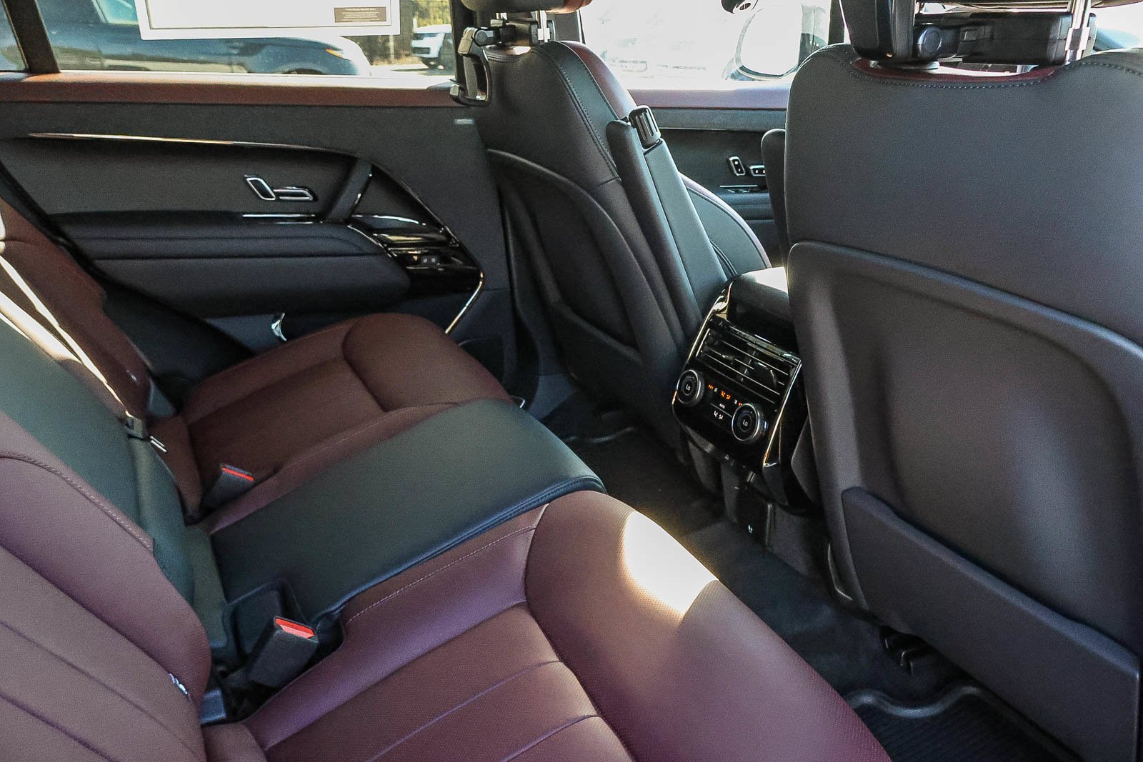 New 2026 Fuji White LAND ROVER Dynamic SE image 19