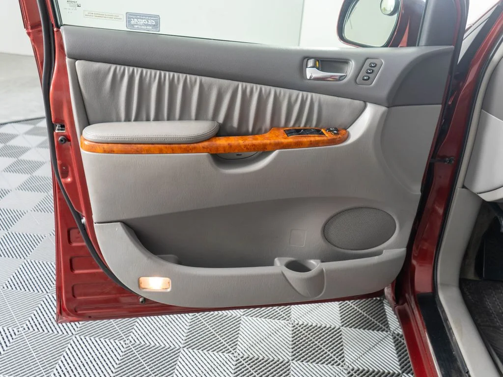Used 2008 Red Toyota Limited image 24