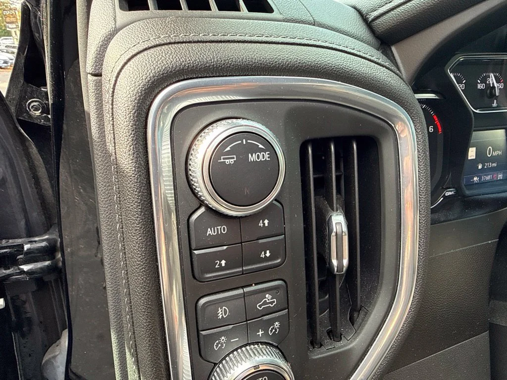Used 2021 Black GMC SLT image 22