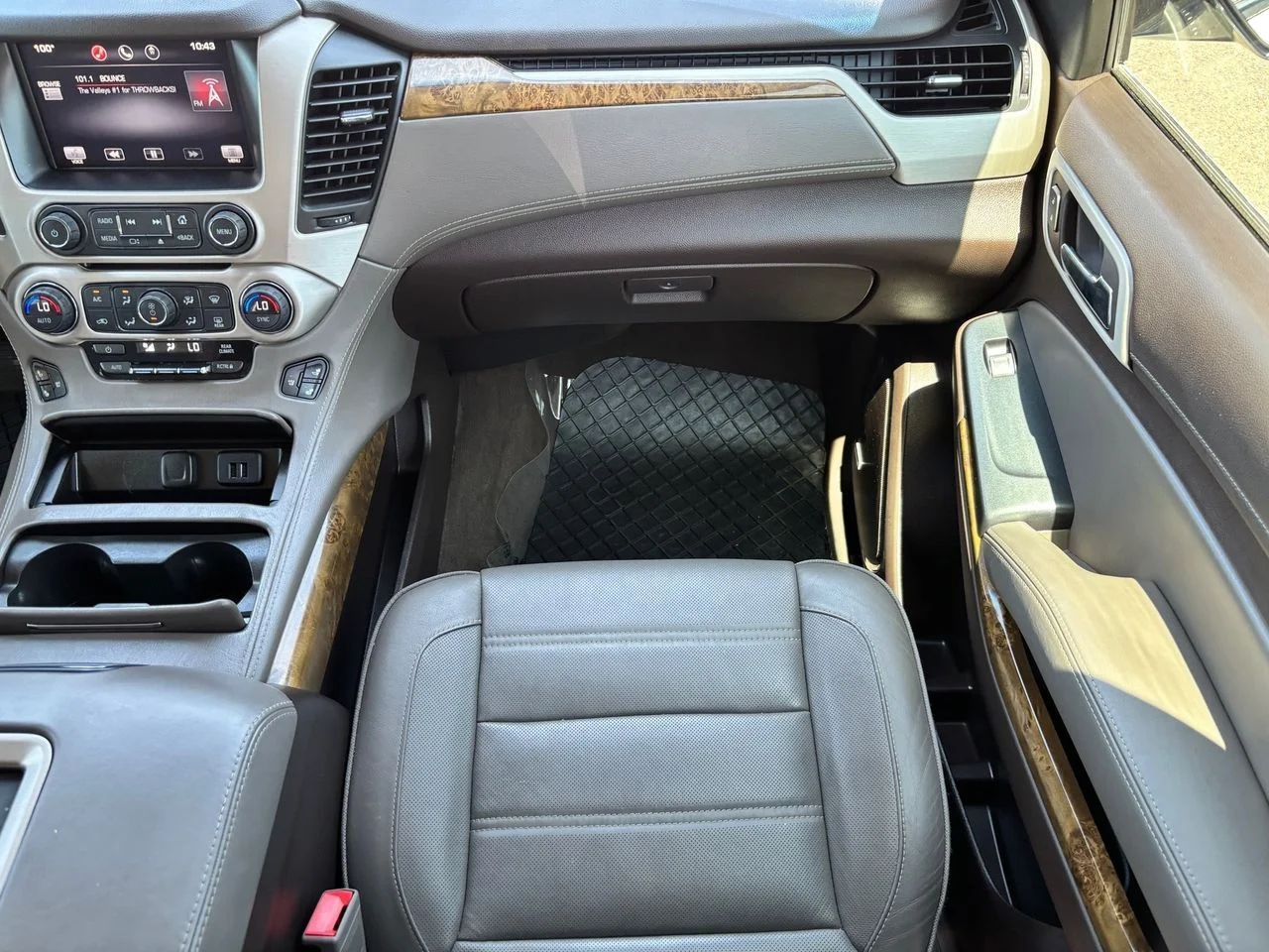 Used 2015 White Diamond Clearcoat GMC Denali image 15