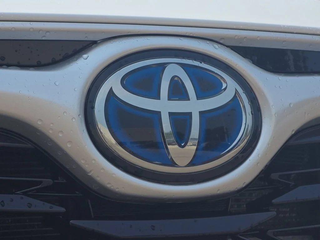 Used 2021  Toyota XLE image 35