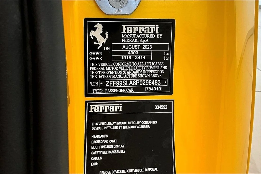 Used 2023 Giallo Triplo Strato Ferrari  image 17