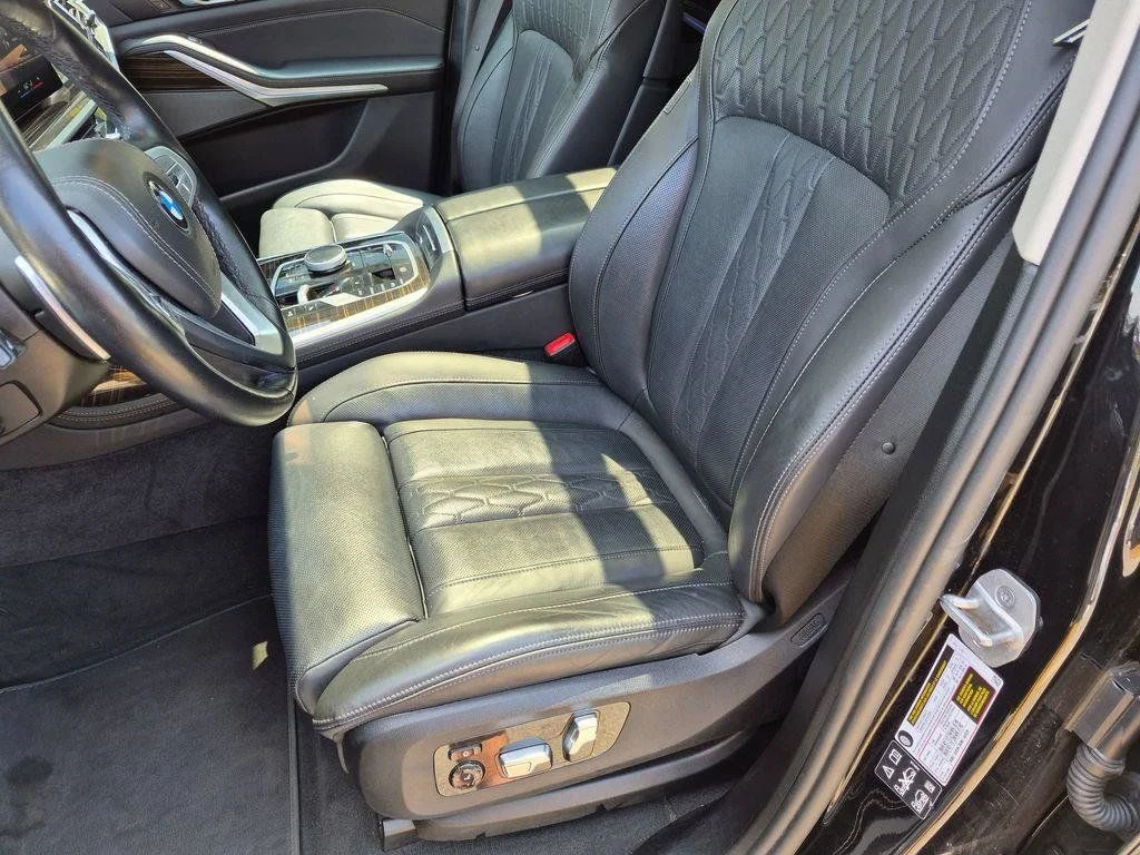 Used 2025 Black BMW xDrive40i image 30