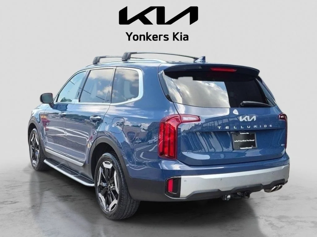 Used 2023 Black Kia S image 11