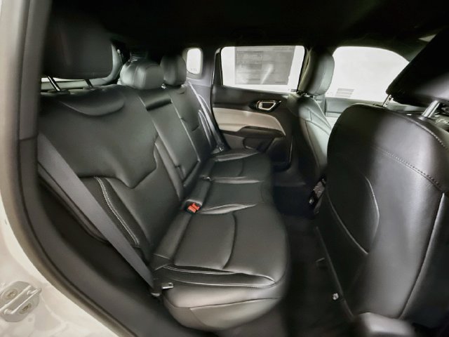 New 2026 Bright White Clear-Coat Exterior Paint Jeep Limited image 24